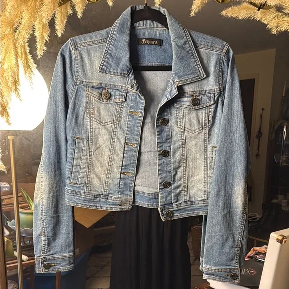 April Cropped Jean Denim Jacket - Picture 1 of 10